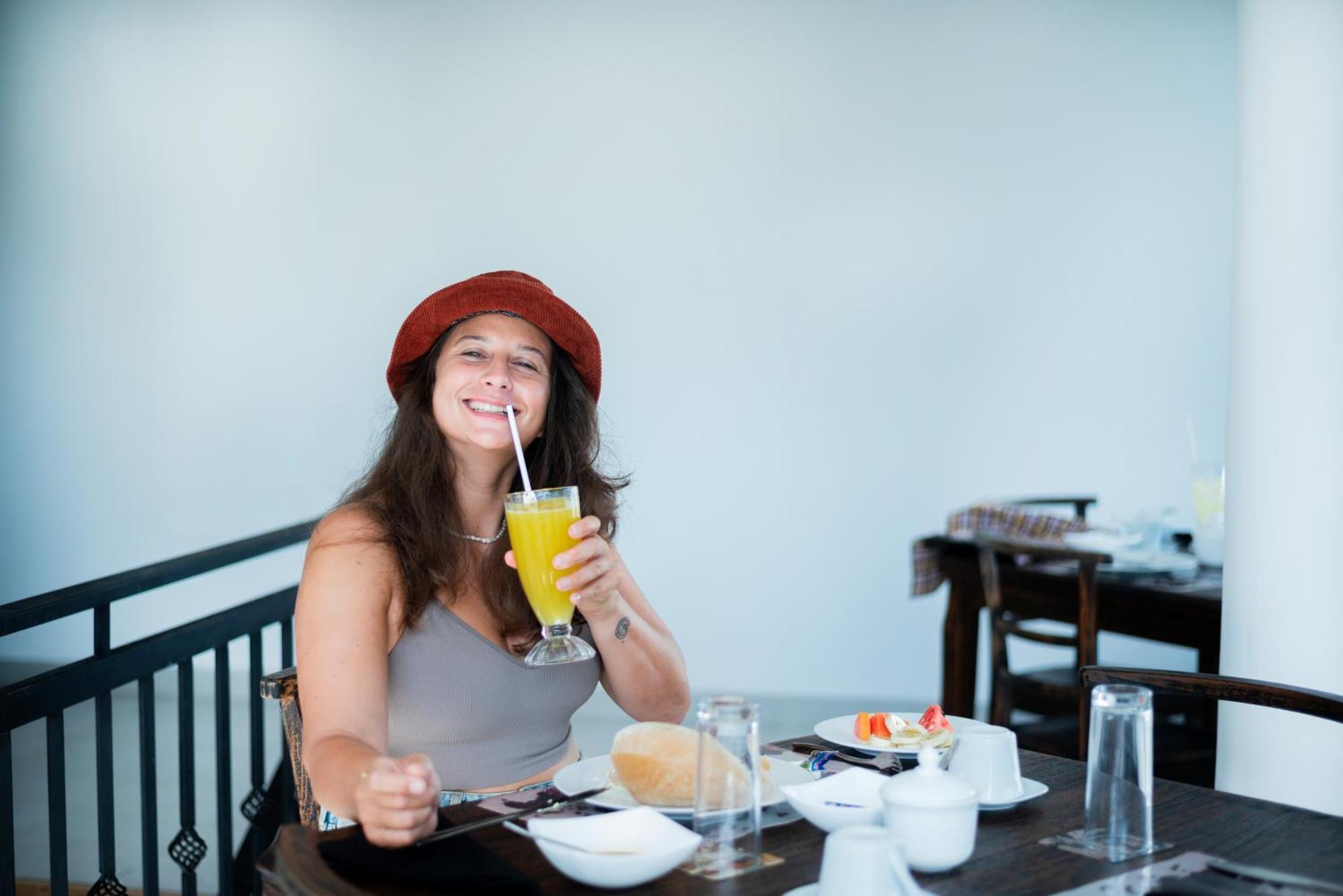 Teya Beach Hotel Ahangama Eksteriør bilde