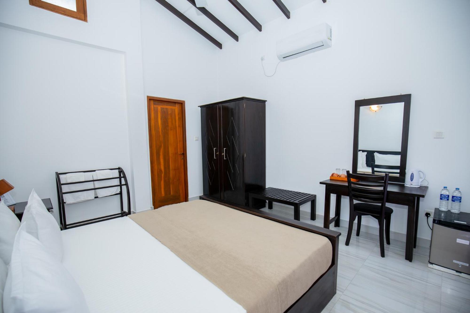 Teya Beach Hotel Ahangama Eksteriør bilde